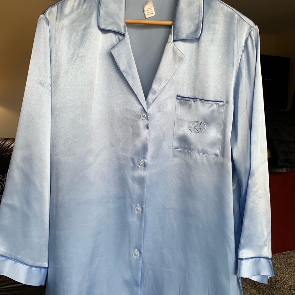 Oscar de la Renta Elegant Blue Satin Pajamas with Piping